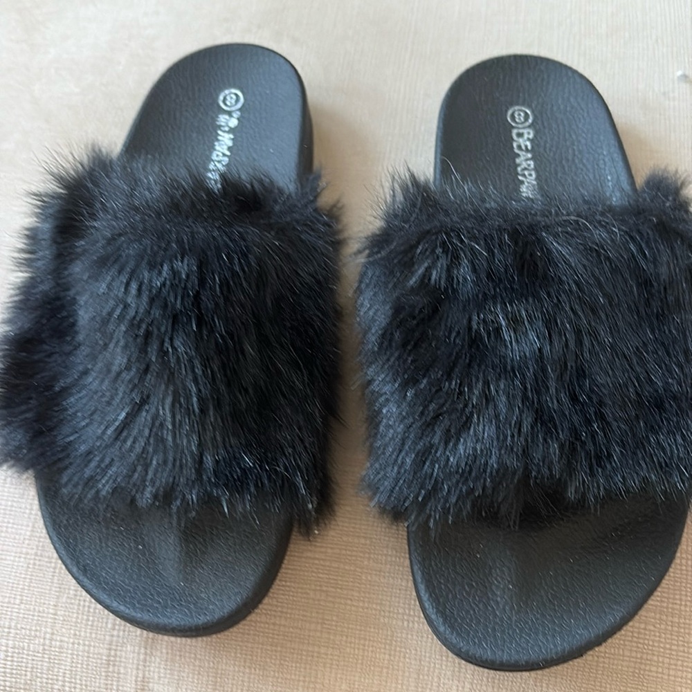 Bearpaw black open toe fur slippers. Size 8